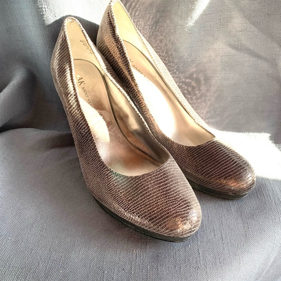 Anne Klein Grey Metallic pump size 8 - Picture 2 of 5